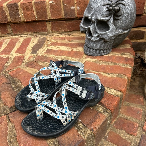 Chaco women’s Sandals with Blue and Gray Straps with it’s box - Picture 3 of 10